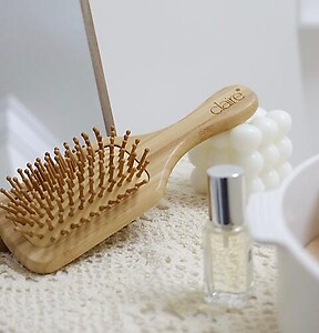 MAGICAL BAMBOO COMB