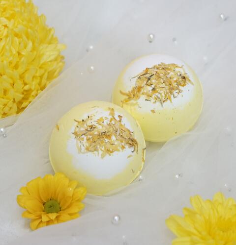 ENERGIZING MARIGOLD BATH BOMB